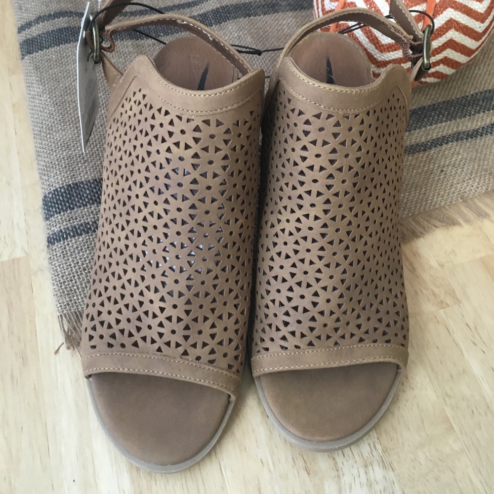 Universal Thread Shoes